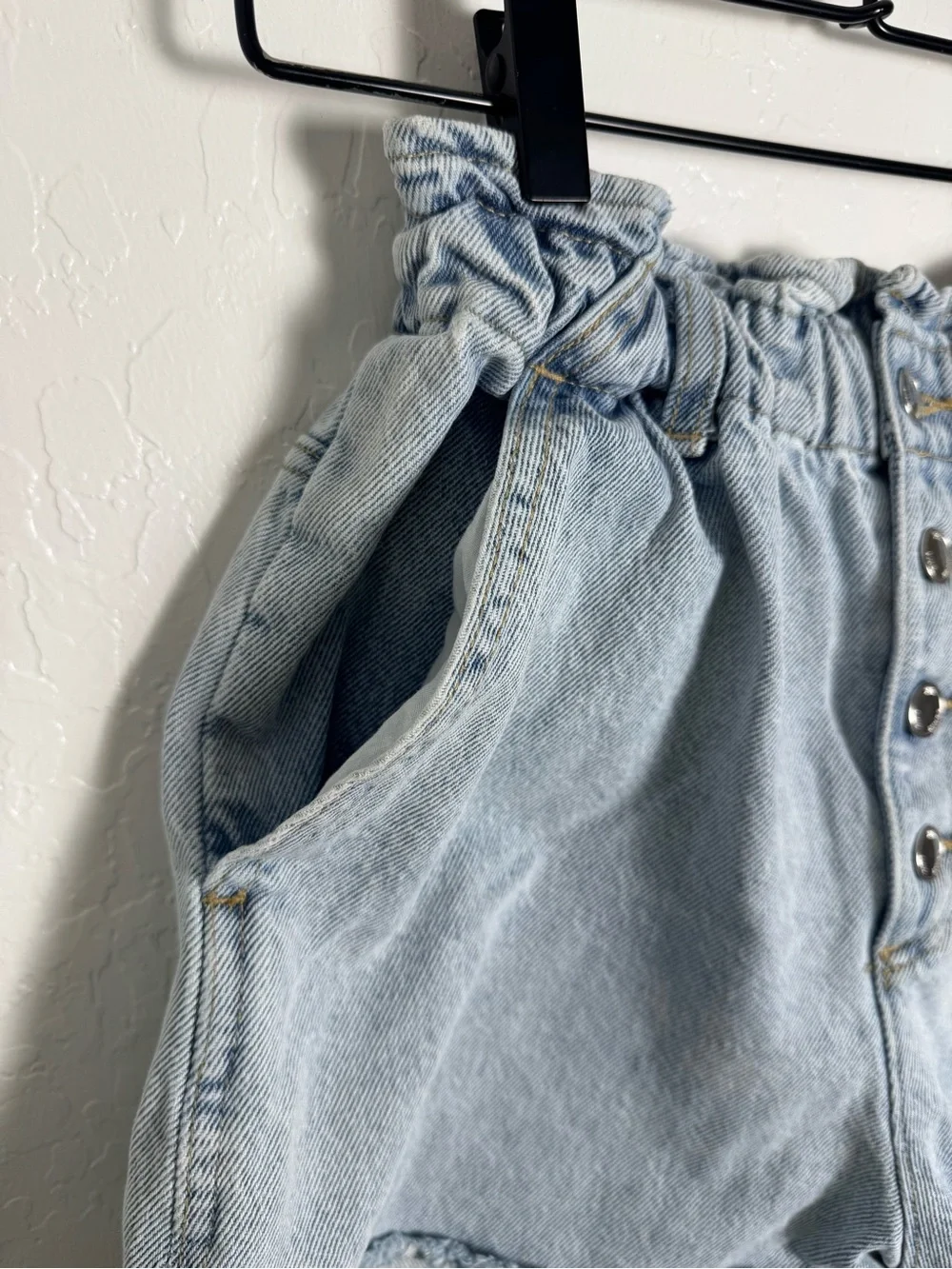 Zara High Rise Paperbag Denim Shorts Light Wash Baggy Size 4